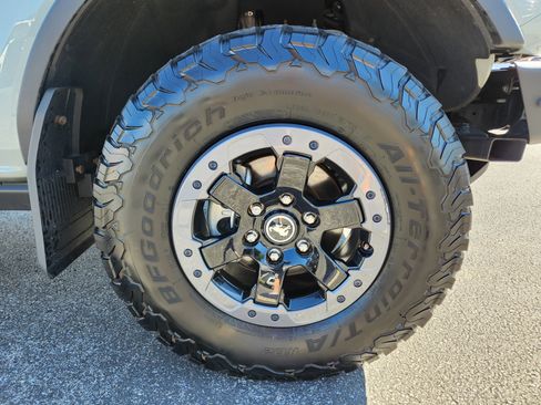 Used 2022 Ford Bronco Badlands image 7