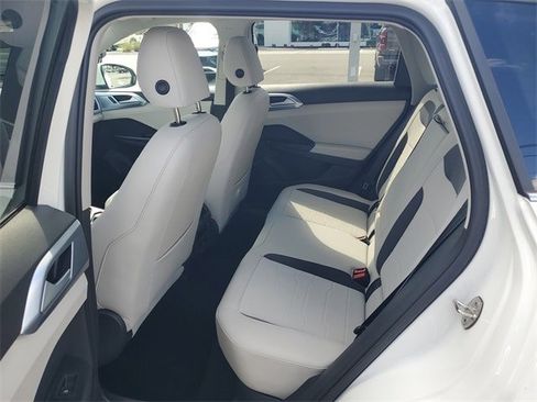 Certified 2025 Volkswagen Taos SE w/ Panoramic Sunroof Package image 11