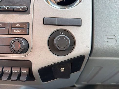 Used 2016 Ford F750 2WD Regular Cab Super Duty image 22