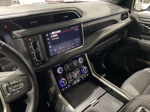 Used 2023 GMC Yukon XL Denali w/ Denali Reserve Package AWD/4WD image 8