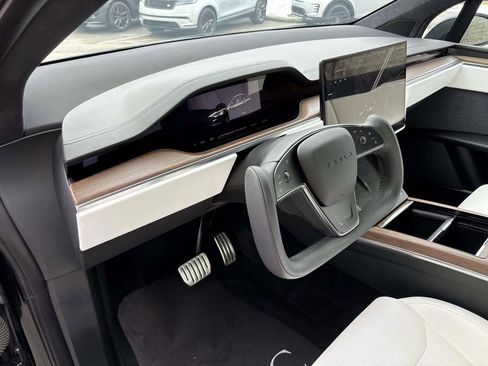 Used 2022 Tesla Model X image 13