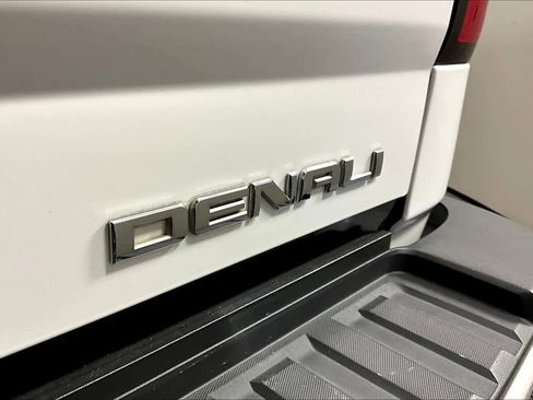 Used 2016 GMC Sierra 2500 Denali w/ Duramax Plus Package image 9