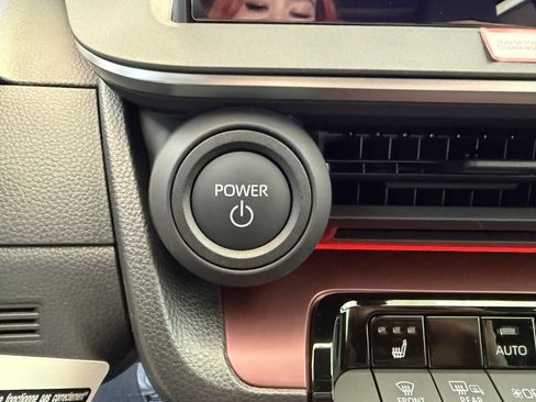 Certified 2025 Toyota Prius Plug-In Hybrid image 15