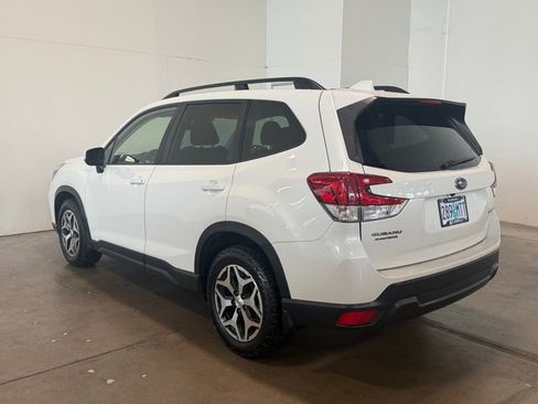 Used 2021 Subaru Forester Premium image 8