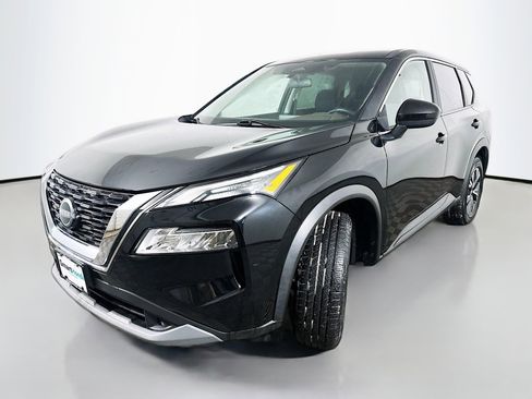 Used 2023 Nissan Rogue SV image 3