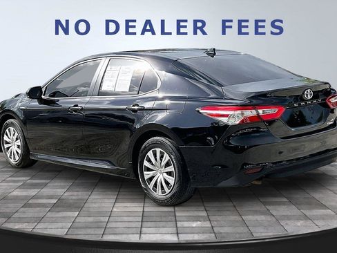 Used 2020 Toyota Camry LE image 4