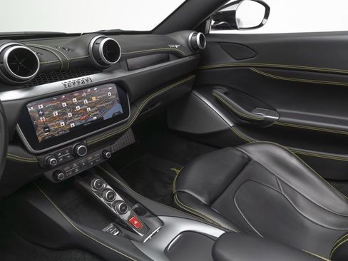 Used 2019 Ferrari Portofino Base image 30