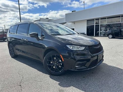 New 2026 Chrysler Pacifica Limited w/ S Appearance Package image 2