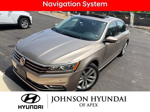 Used 2017 Volkswagen Passat 1.8T SEL Premium FWD image 1