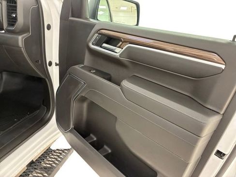 Used 2022 Chevrolet Silverado 1500 LT w/ Z71 Off-Road Package image 15