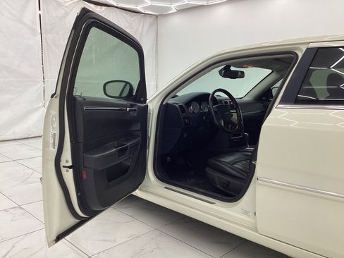 Used 2009 Chrysler 300 C image 15