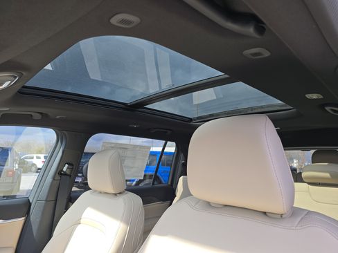 New 2025 Jeep Grand Cherokee L Limited w/ Trailer Tow Package image 4