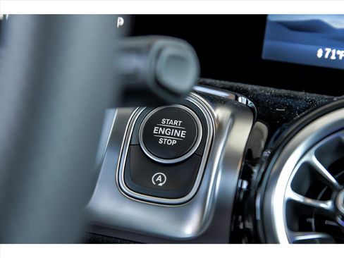 Certified 2025 Mercedes-Benz GLB 250 GLB 250 4MATIC image 19