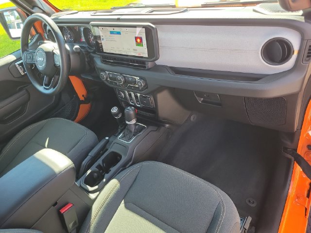 Used 2025 Jeep Wrangler Sport AWD/4WD image 8