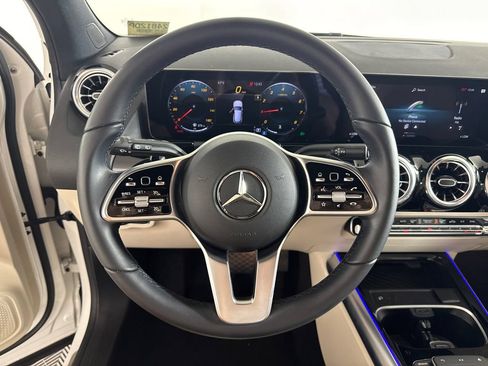 Used 2023 Mercedes-Benz GLA 250 w/ Premium Package image 24