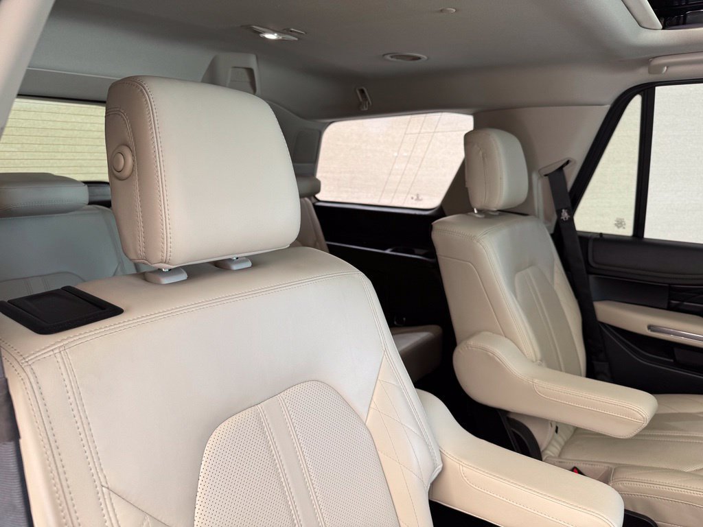 Used 2019 Ford Expedition Platinum RWD image 18