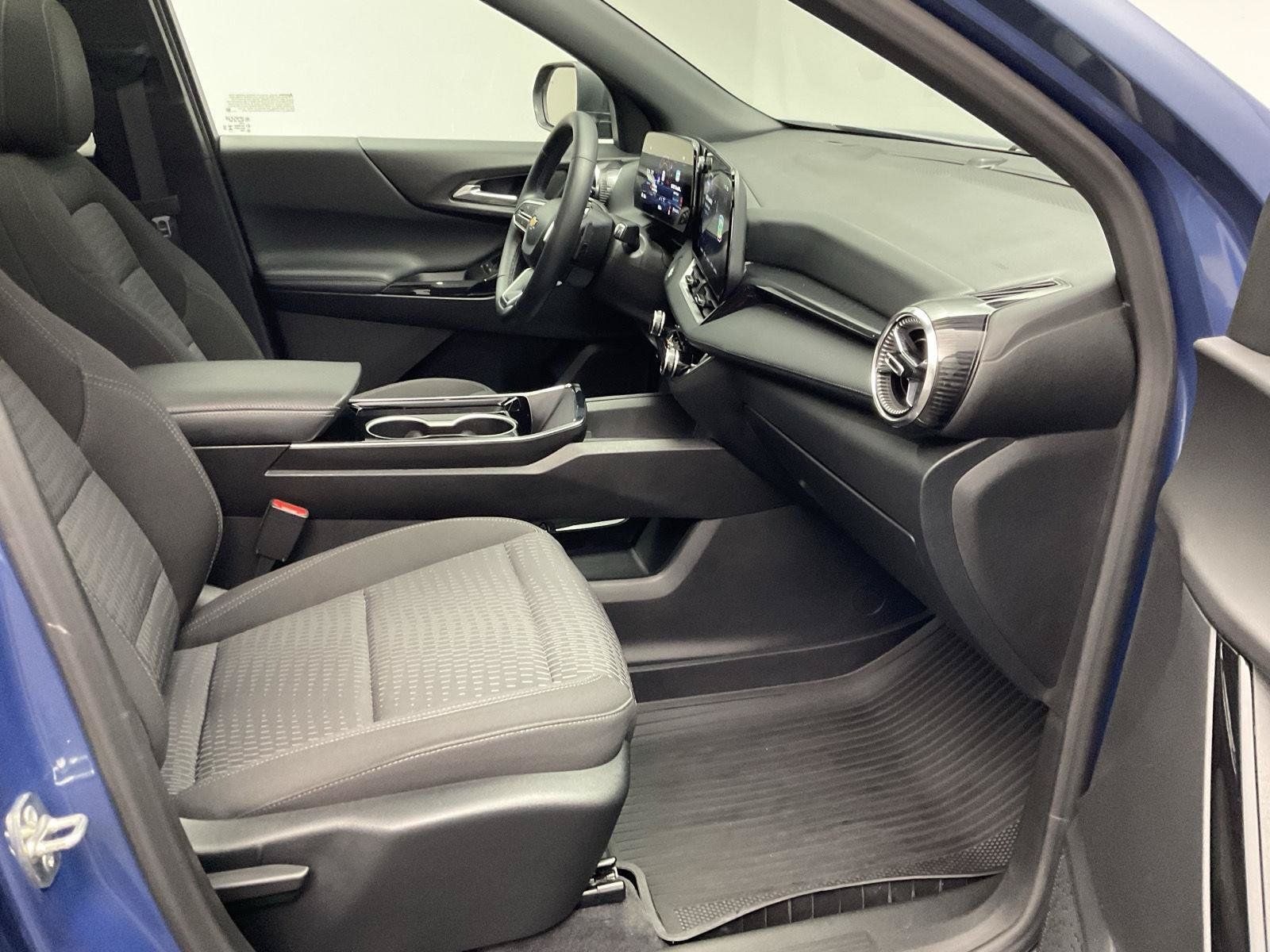 Certified 2025 Chevrolet Equinox LT w/ LPO, Floor Liner Package FWD image 23