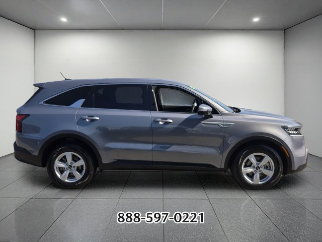 Used 2023 Kia Sorento LX FWD image 6