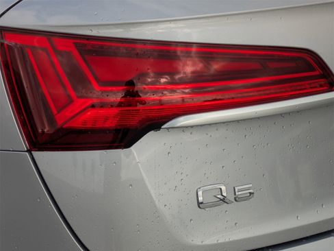 Used 2022 Audi Q5 2.0T Premium w/ Convenience Package image 18