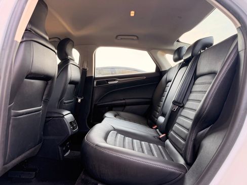 Used 2018 Ford Fusion SE w/ Equipment Group 602A FWD image 17