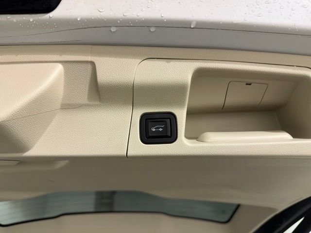Used 2020 GMC Acadia Denali w/ Technology Package AWD/4WD image 9