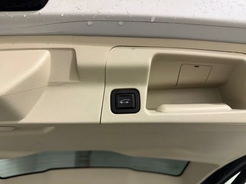 Used 2020 GMC Acadia Denali w/ Technology Package AWD/4WD image 9