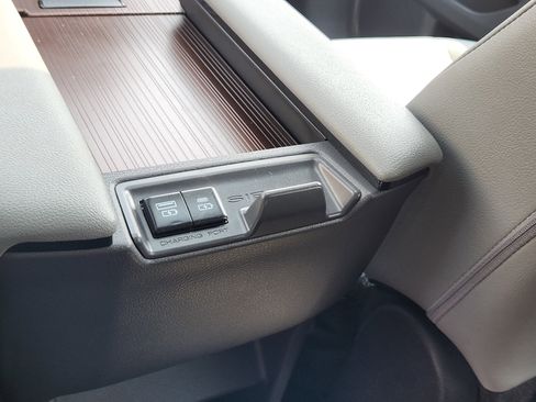 Certified 2023 Toyota Sienna XLE image 25