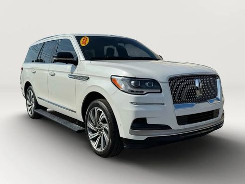 Used 2022 Lincoln Navigator Reserve image 4