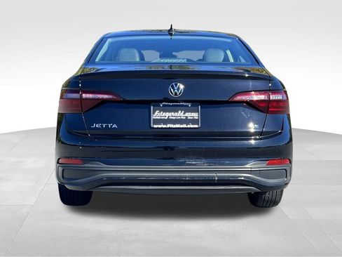 Used 2024 Volkswagen Jetta SE image 6