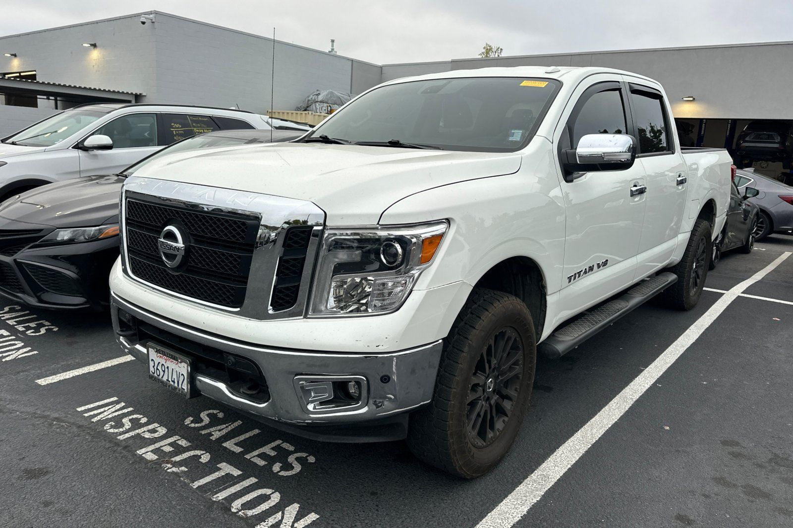 Used 2018 Nissan Titan SL AWD/4WD image 1