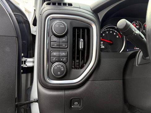 Used 2021 Chevrolet Silverado 1500 LT Trail Boss w/ Convenience Package II image 19