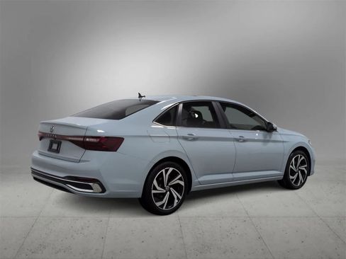 Used 2025 Volkswagen Jetta SEL image 8