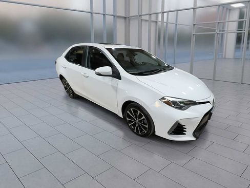 Used 2017 Toyota Corolla XSE image 2