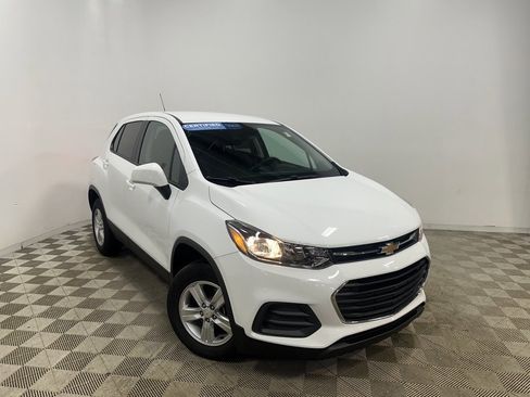 Certified 2022 Chevrolet Trax LS w/ Tint and Cruise Package image 3