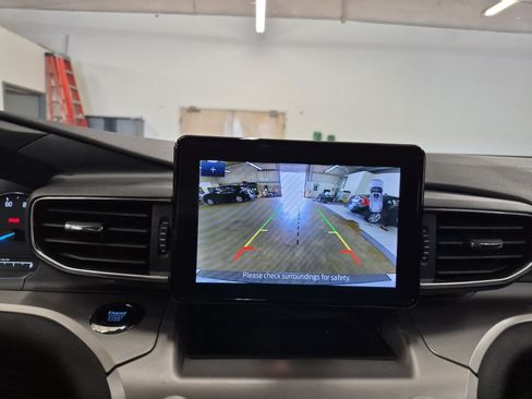Certified 2023 Ford Explorer XLT w/ Equipment Group 202A RWD image 34