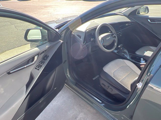 Used 2024 Kia Niro FWD image 17