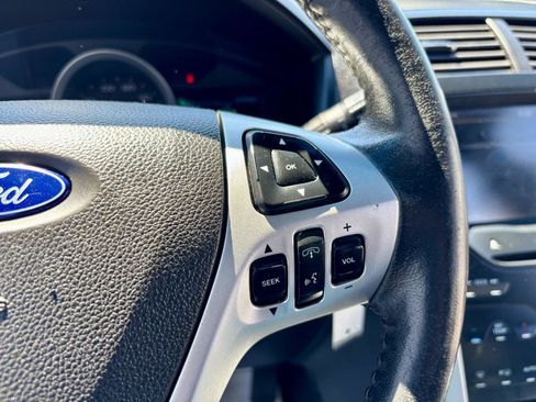 Used 2013 Ford Explorer XLT AWD/4WD image 16