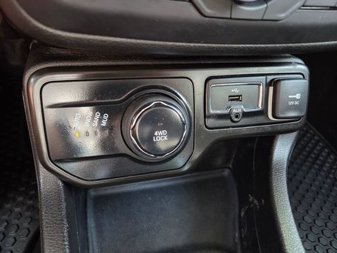 Certified 2022 Jeep Renegade Latitude w/ Convenience Group AWD/4WD image 27