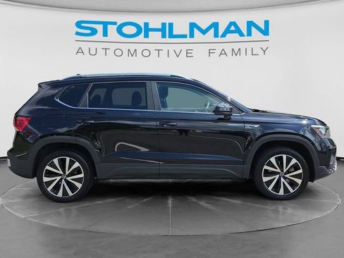 Certified 2023 Volkswagen Taos SE w/ Panoramic Sunroof Package FWD image 4