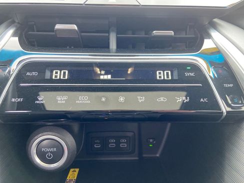 Used 2023 Toyota Venza Nightshade image 26