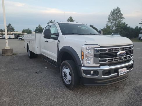 New 2025 Ford F550 4x4 Supercab Super Duty image 3