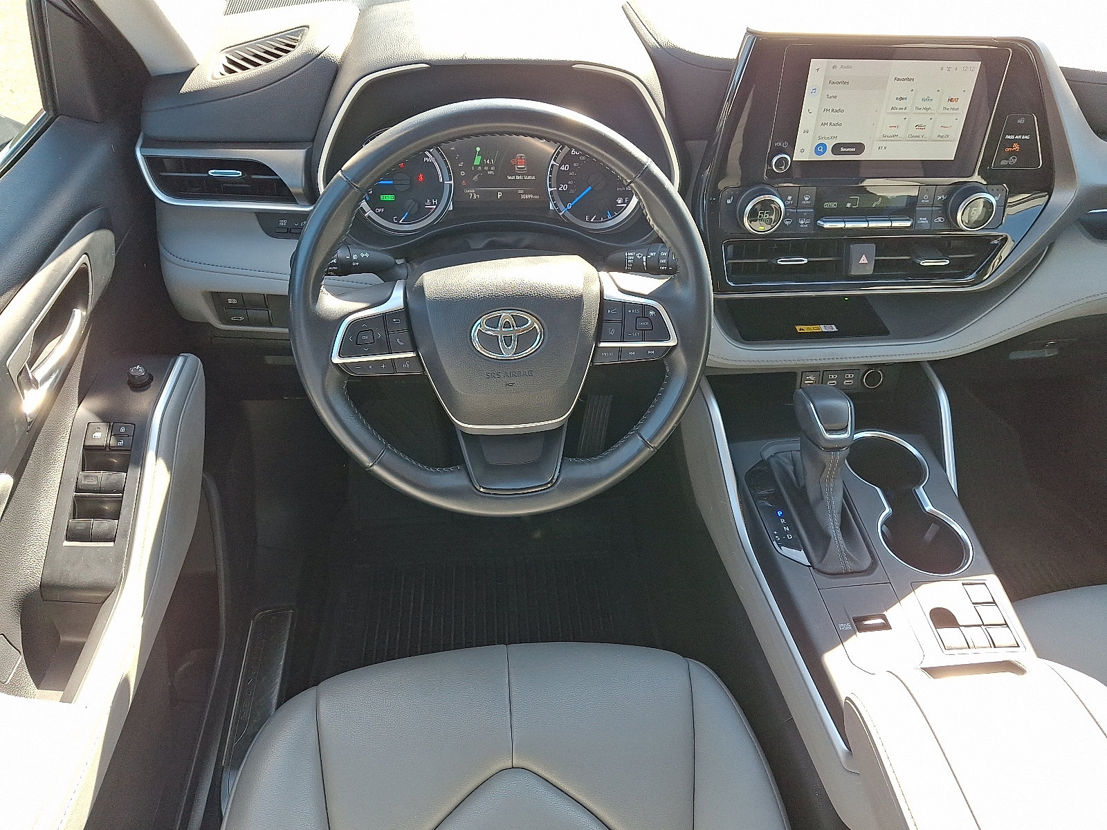 Used 2023 Toyota Highlander XLE AWD/4WD image 12