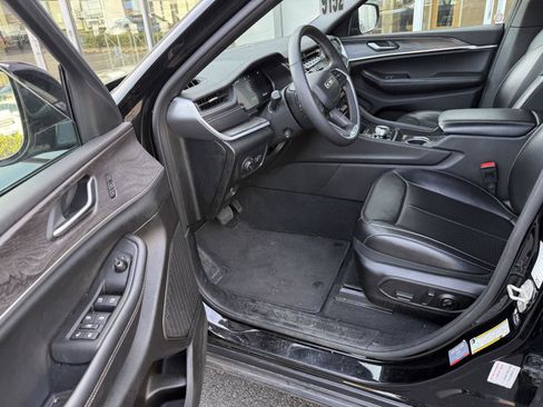 Used 2024 Jeep Grand Cherokee L Limited w/ Luxury Tech Group II image 10