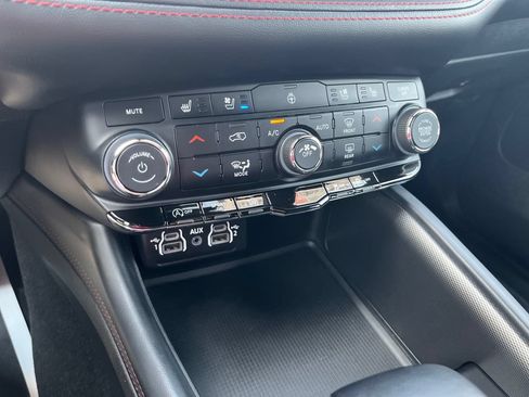 Used 2023 Dodge Durango GT AWD/4WD image 19
