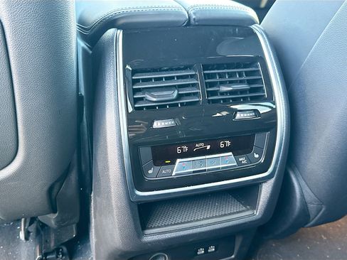 Used 2025 BMW X7 M60i w/ Executive Package image 25