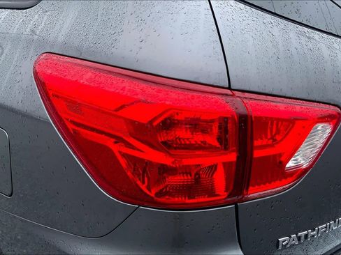 Used 2017 Nissan Pathfinder S FWD image 27