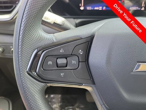 Used 2025 Chevrolet TrailBlazer LT AWD/4WD image 7