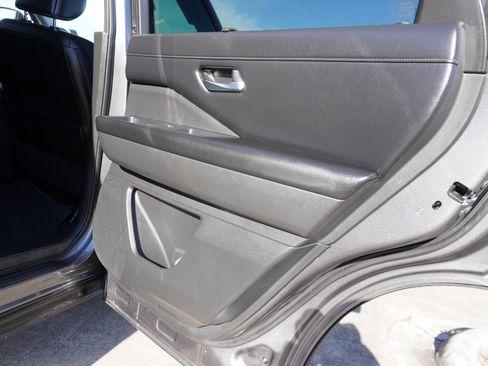 Used 2023 Nissan Pathfinder SL image 18