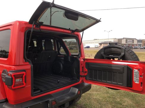 Used 2024 Jeep Wrangler Unlimited Rubicon image 9