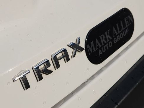 Used 2025 Chevrolet Trax LT image 11